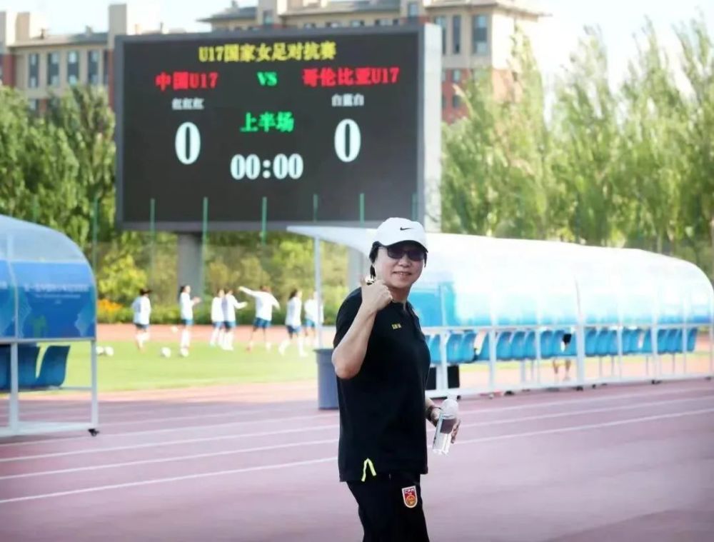 苏守道忧心忡忡的叹了口气，开口说道：爸，您当时是跟日本自卫队的什么人沟通的？要不您给我个联系方式，我打电话问问他，看看有没有什么我们都忽略了的线索。